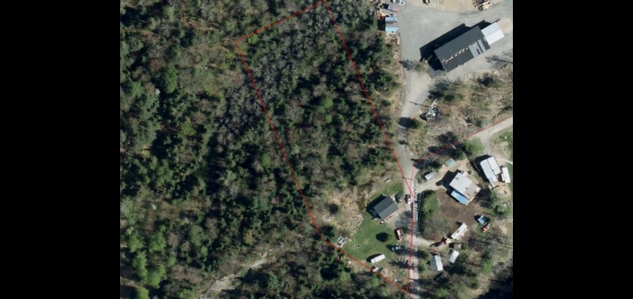 Planning committee denied a request to continue operating a taxi dispatch from this property (marked in red) located on a private road.
