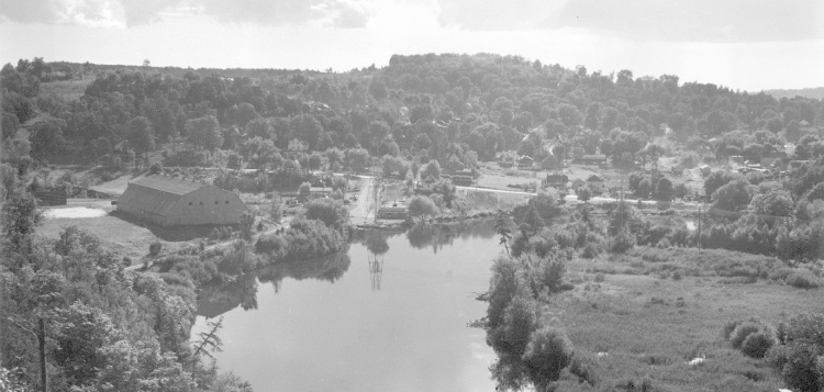Wayback2022-Muskoka-river-and-arena-ca-1944-cropped.jpg