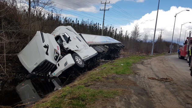 Tractor-trailer leaves Hwy 11 going southbound just south of Novar exit