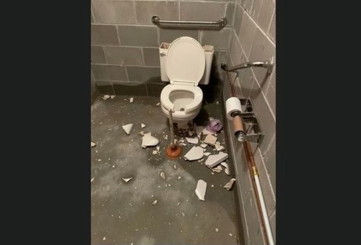 Toilet_1.jpg