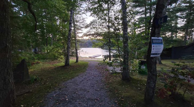 Town of Huntsville took too long to post blue-green algae warning signs, says Longs Lake resident