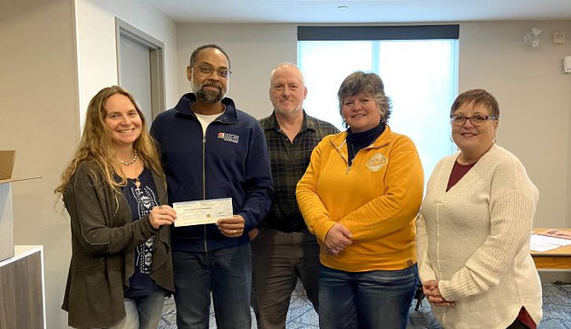 UFCW Locals 175 & 633 members donate $3,000 to the Table Soup Kitchen Foundation and the Manna Food Bank