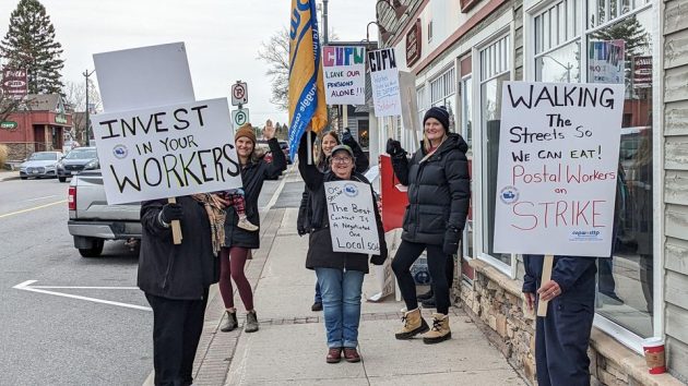 Canada postal workers on strike