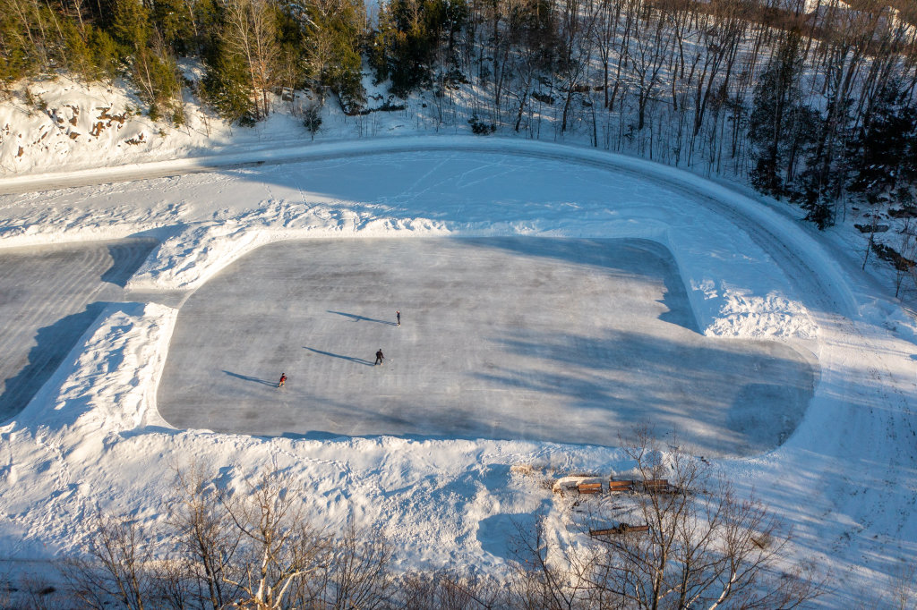Lions-Lookout-Outdoor-Rink.jpg