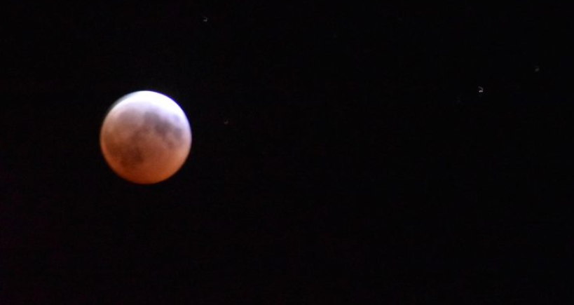 red-moon.png