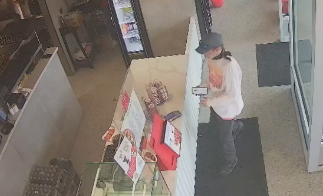 Suspect-Male-at-Pizzaville.PNG