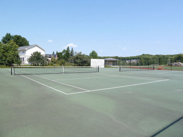 Town waiting on contractor to complete work on tennis courts