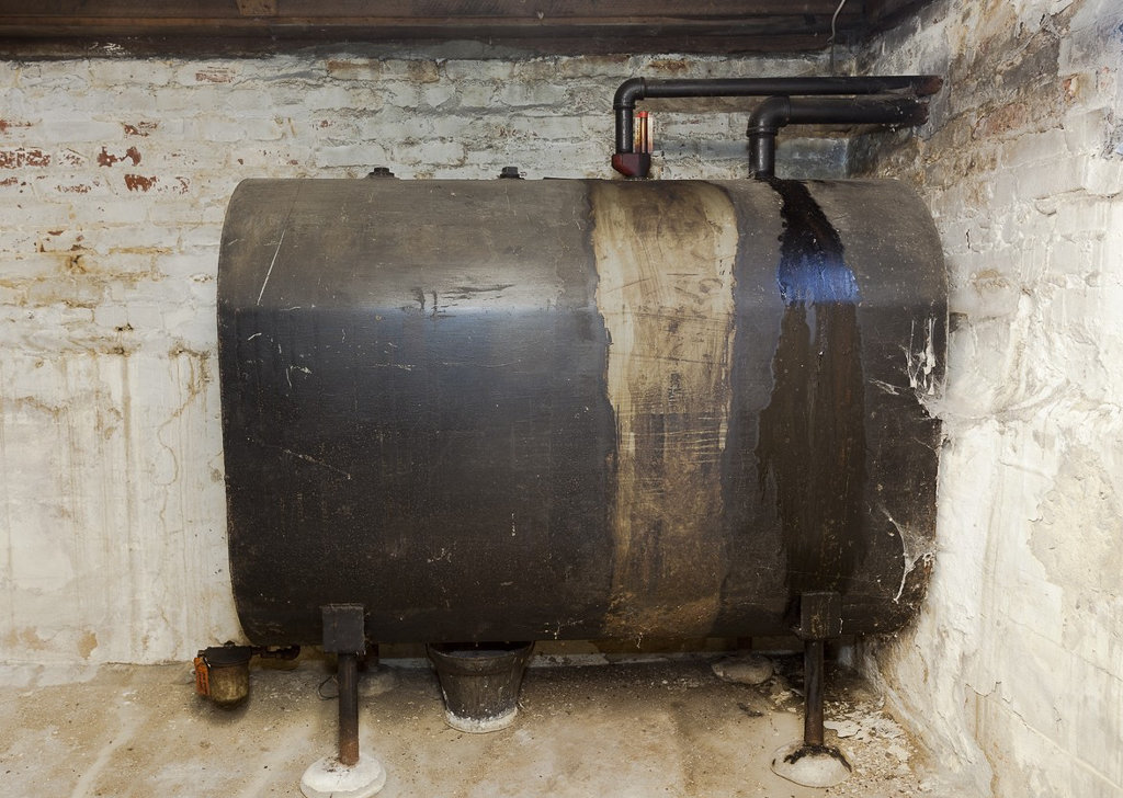 old-oil-container.jpg