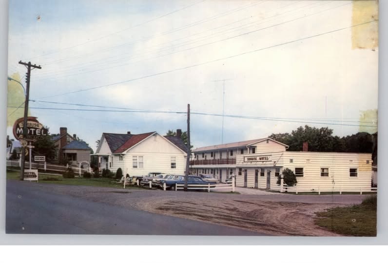 Sunrise-Motel-in-1960s.jpg
