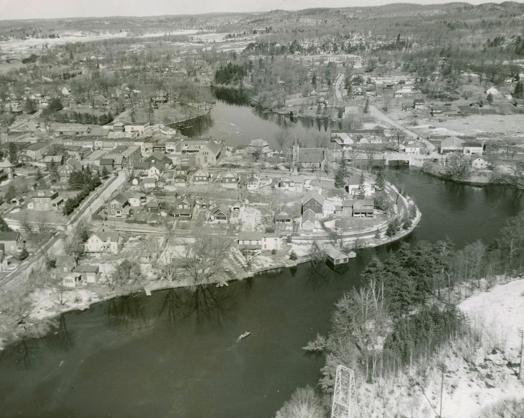 Aerial-view-of-Huntsville-ON.jpg